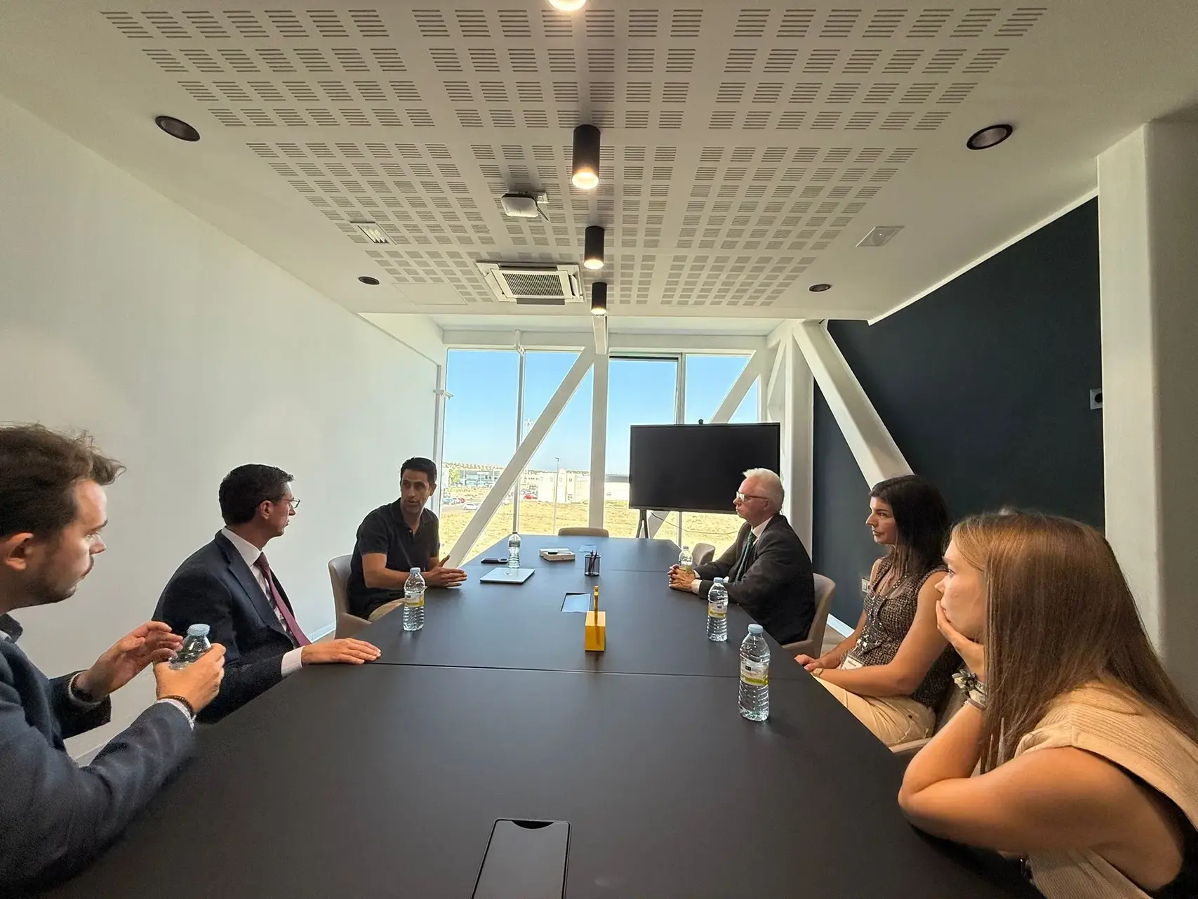 20251017_124506487_iOS-ezgif.com-crop